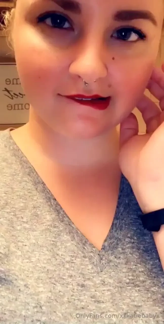 I want more beta paypiggies that obey me and cage up and drain their 