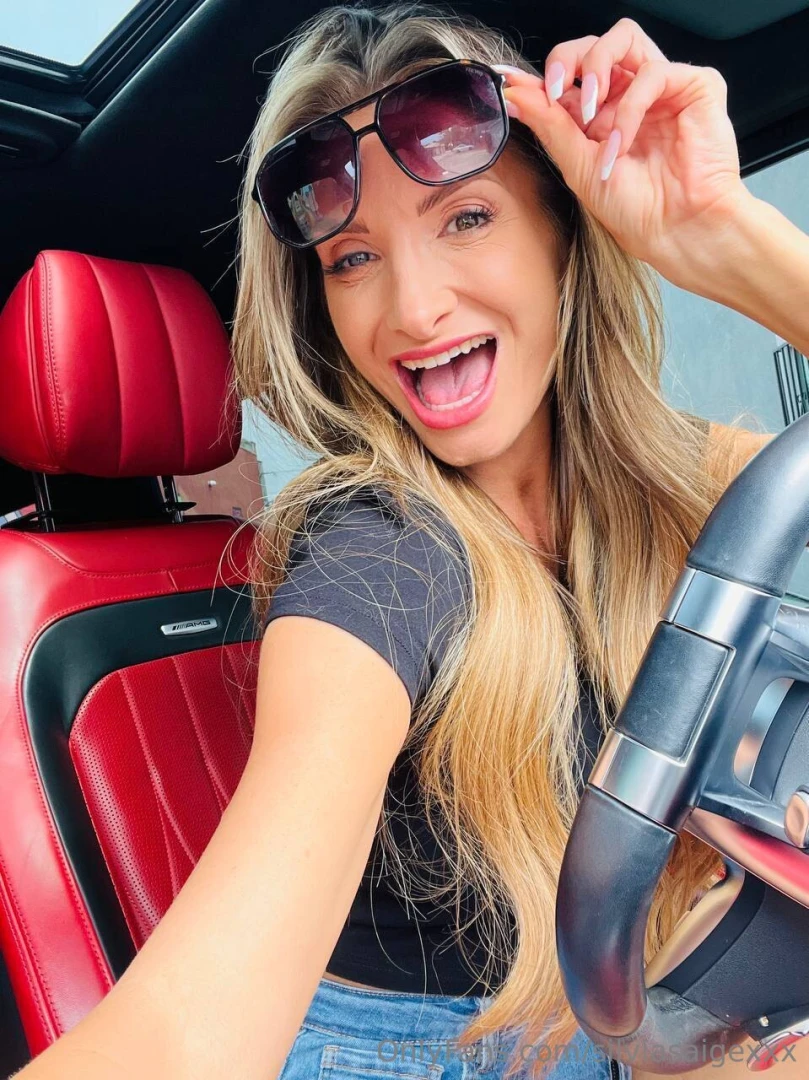 Car selfies are always a good idea 