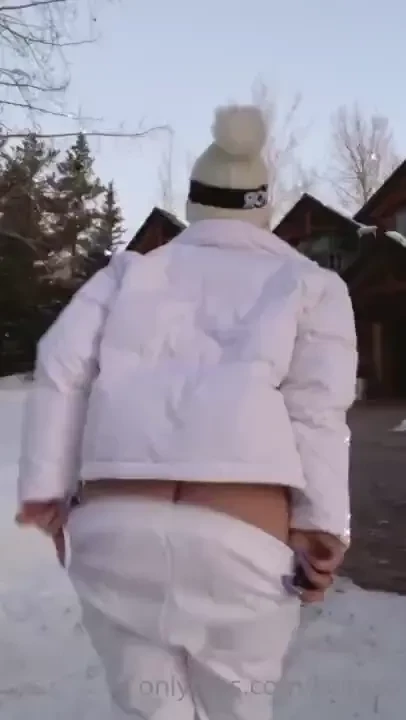 Would you follow this snow bunny to the slopes 