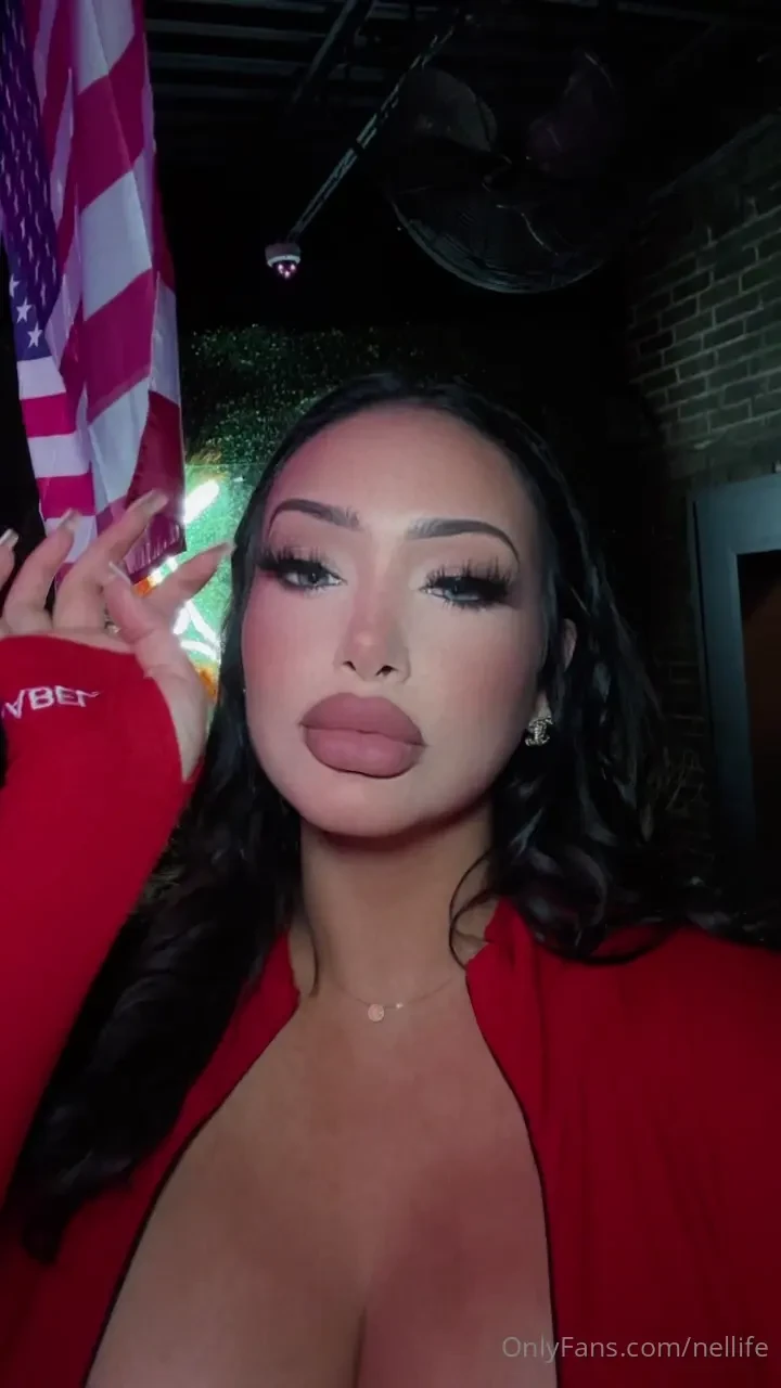 I dare you to leave a comment that makes me blush 