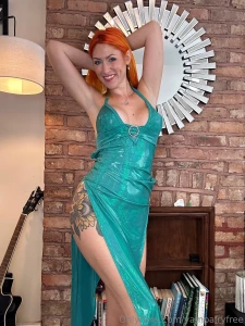 Come and put that cock in my mouth dm me baby