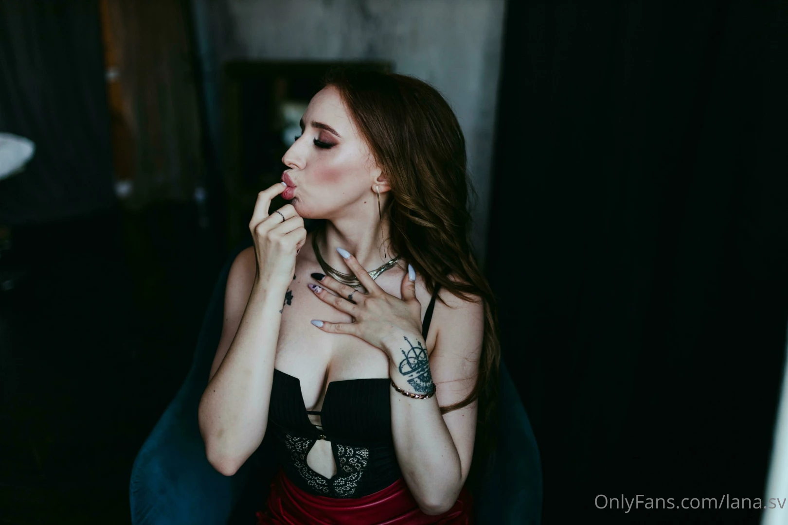 Do you want to watch me do something naughty just for you 