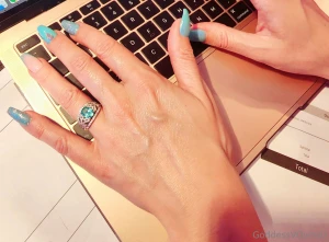 Accepting application for subs who want to pay for my nails to get