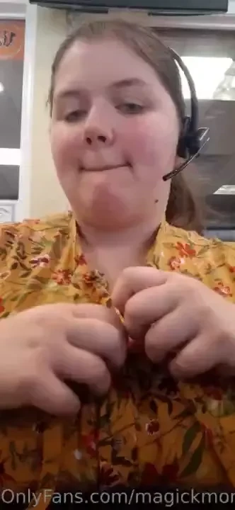 Feeling frisky at my desk i need a good boy to come eat me out while i 