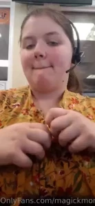 Feeling frisky at my desk i need a good boy to come eat me out while i