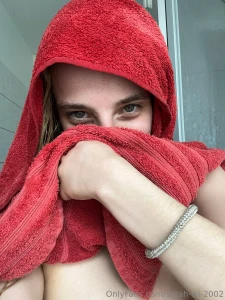 Fresh out off the showerr it s a bit cold without a shirt can you warm