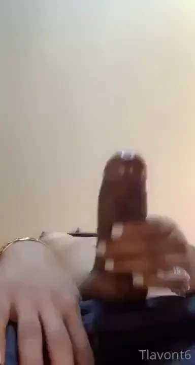 Look at my under boobs i want them licked and also new cumshot as well 