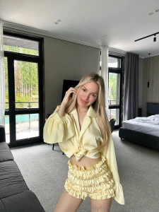 Custom vids voice notes or pics ask and i ll deliver part 1