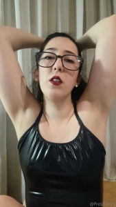 Any armpit worshippers here