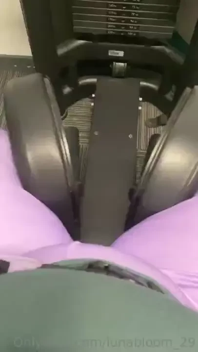 Imagine if your face was between these huge sweaty thighs 