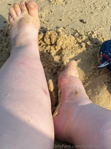 Oh no my feet got covered in sand could you help me clean them off