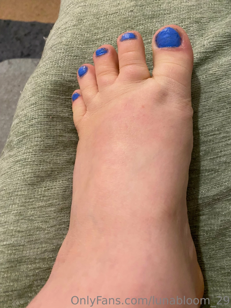Decided to try blue nails for this week 