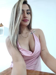 I loooove the pink hehe i must say it is my favorite color whats yours