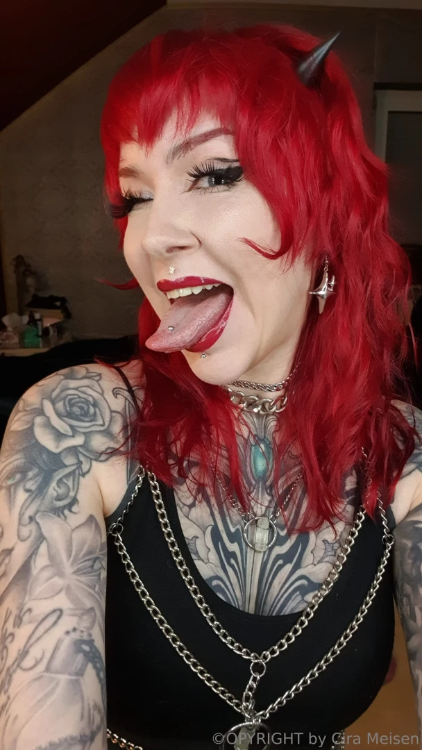 I m back with a new haircolour and a striptease video went dancing 
