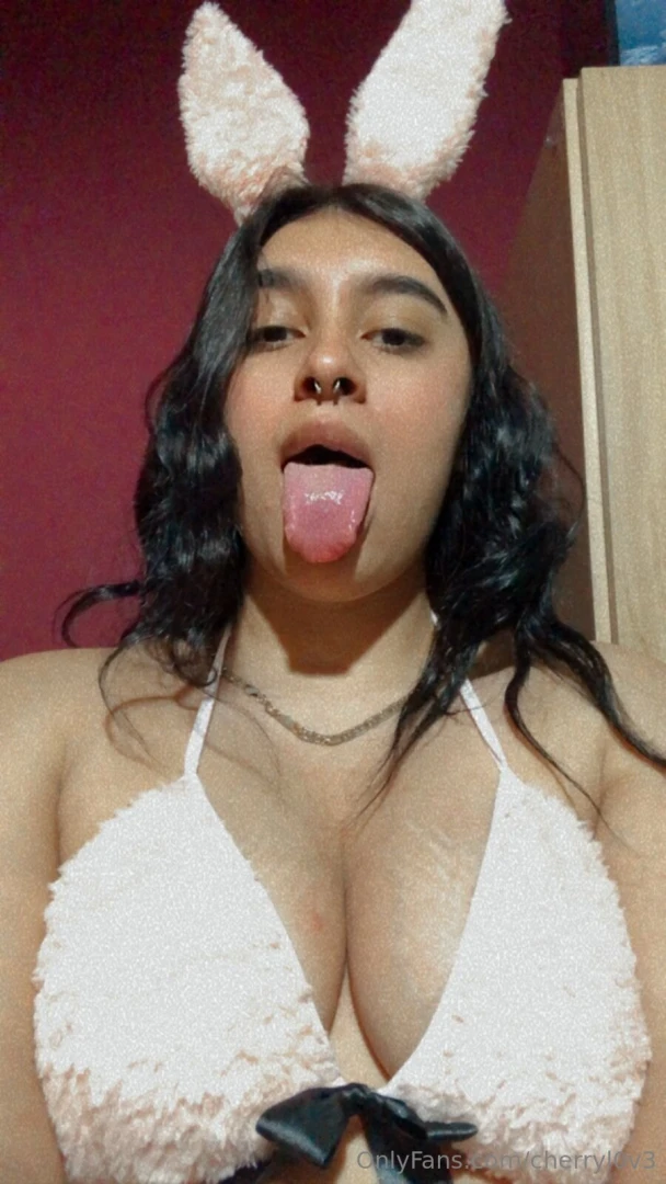 First fan to tip 10 gets 3 000 worth of nasty vids 10 anal 10 dildo 
