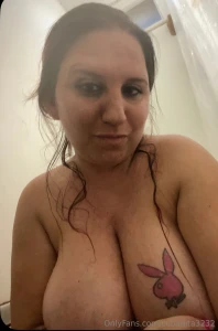 Taking a bath should i make a video or maybe go live in a bit