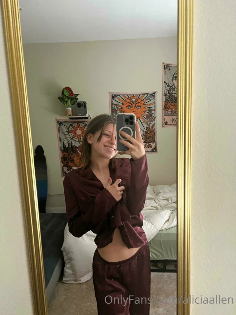 The first 10 to dm me will have the luckiest day ever 