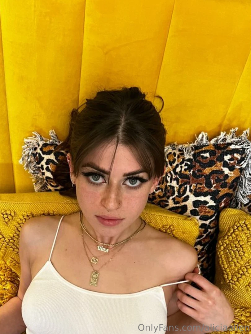 Im looking at you like this what you doing next hop in my dms and tell 