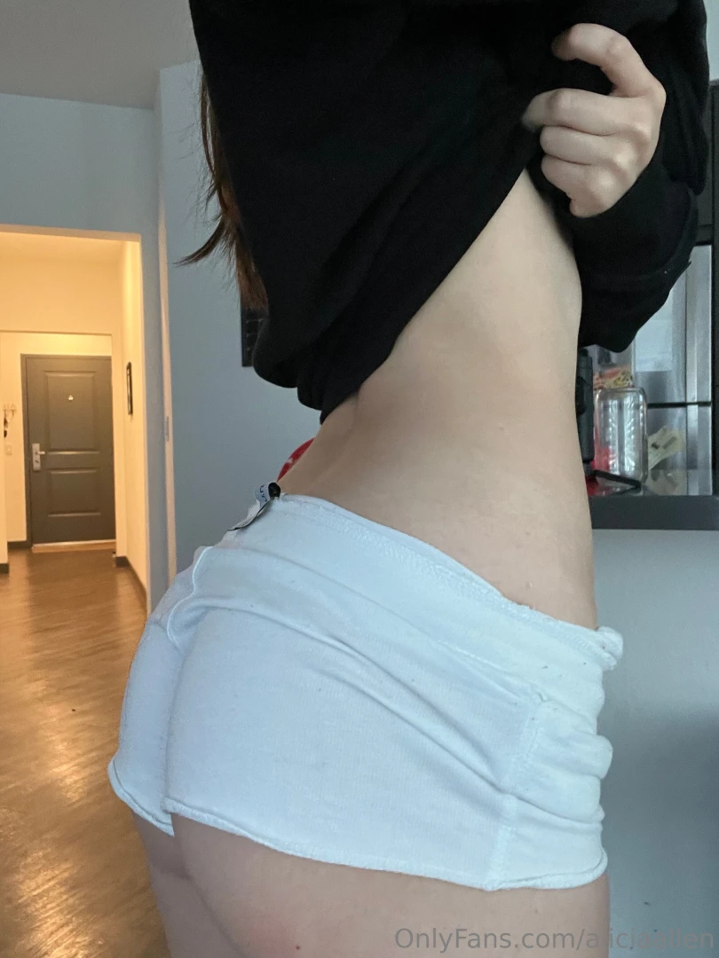 Can you tell that i m not wearing panties here hit me in my dms if you 