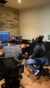 Come with me to the studio cooking for you