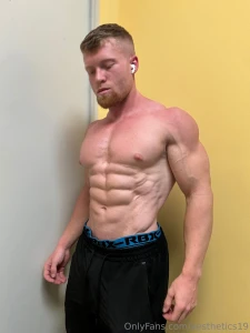 Live tonight at 9pm special flex show at the end for those who support