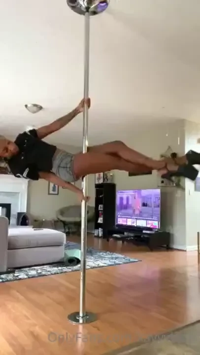 Guess who got a pole meeee thanks to whoever bought this for me off my 