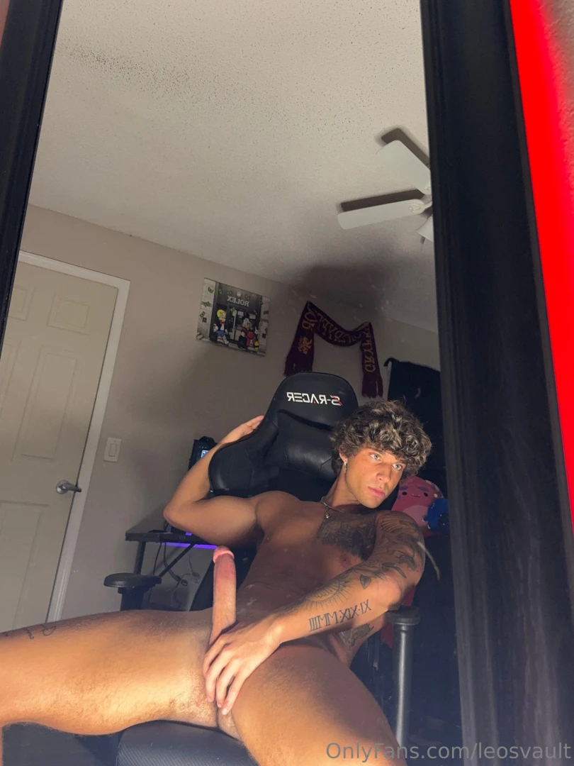 Super hot solo jerkoff dropping for you guys tonight 