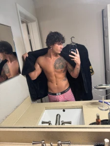 Live tonight at 8 30 be there or u hate me