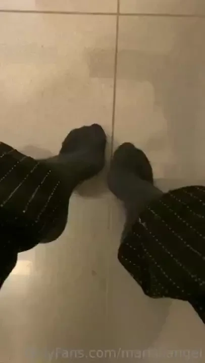 Who s offering foot rubs 