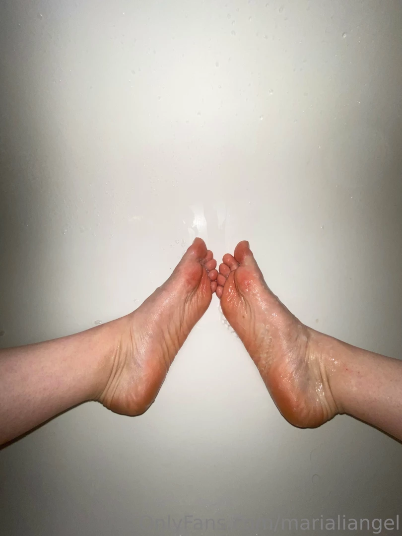 Wet feet are my fav feet what about you 