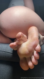 marialiangeles - Do you like my soles when they are this wet 