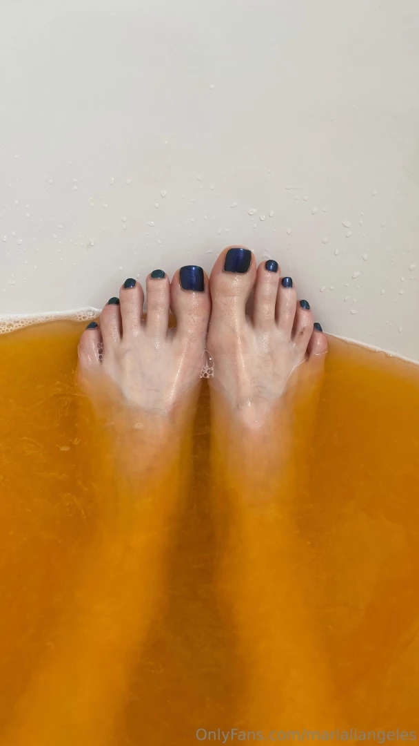 Join me and my pretty feet in the bath tub part 3 