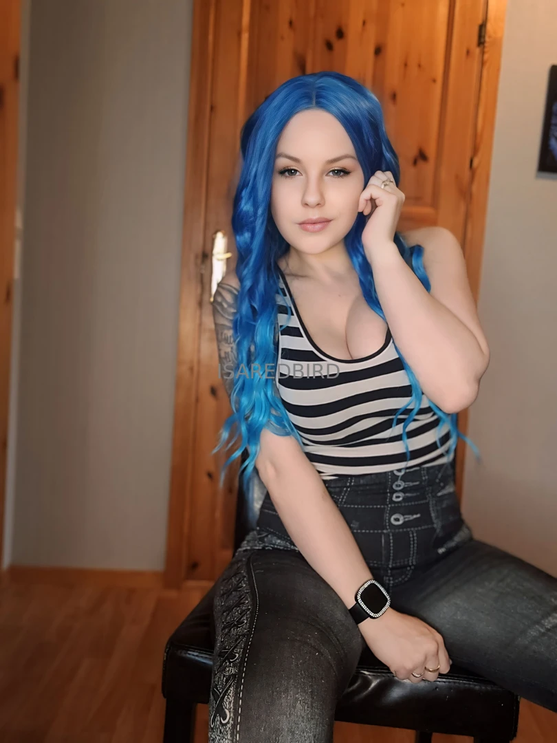 Full nudes over at isaredbirdvip 