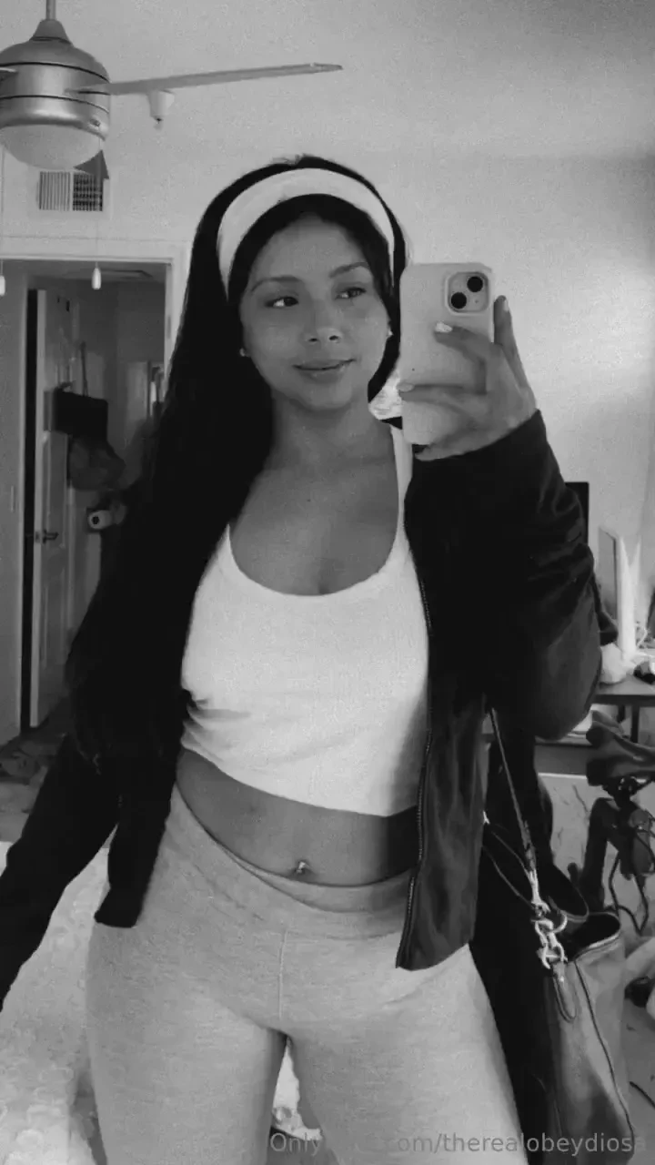 Black and white diosa 