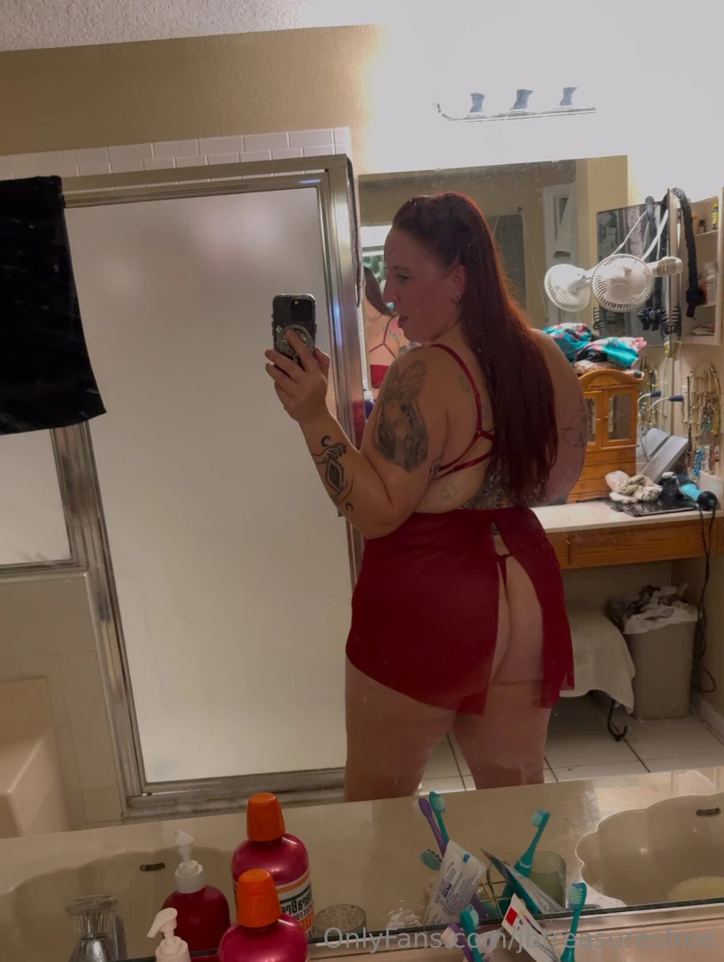 I got some new gifts i fucking love my fans and being spoiled 