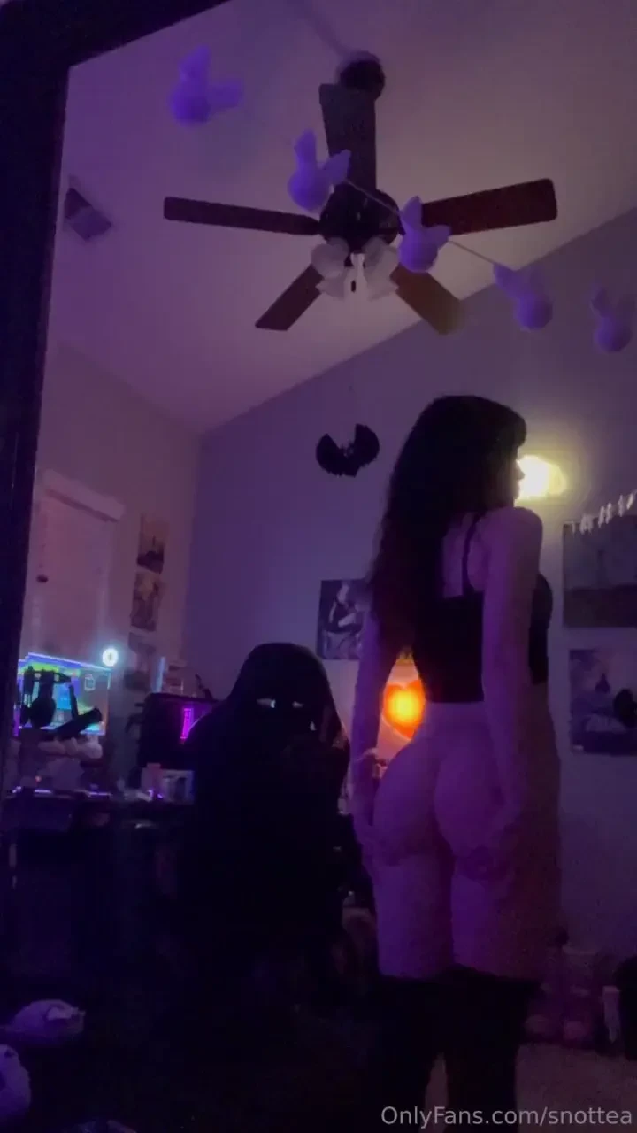 The jiggle physics are crazyy 