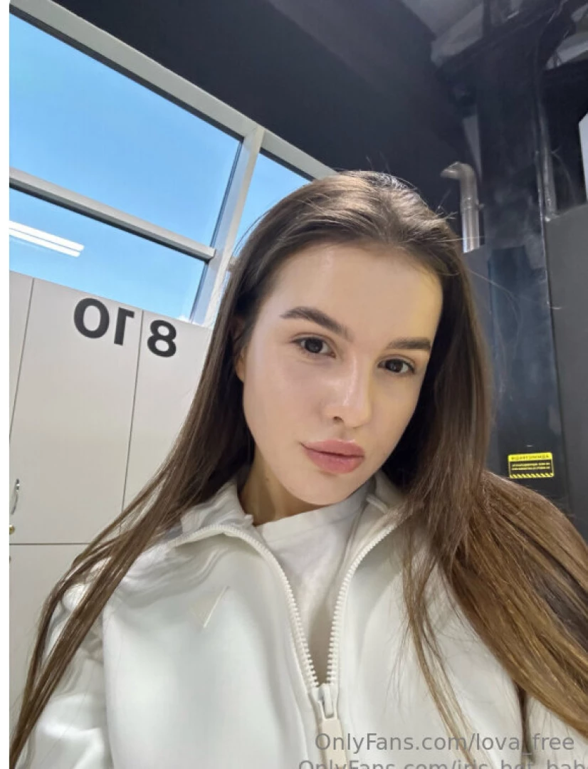 Sexy girl waiting for you don t miss my free page iris_hot_babe 