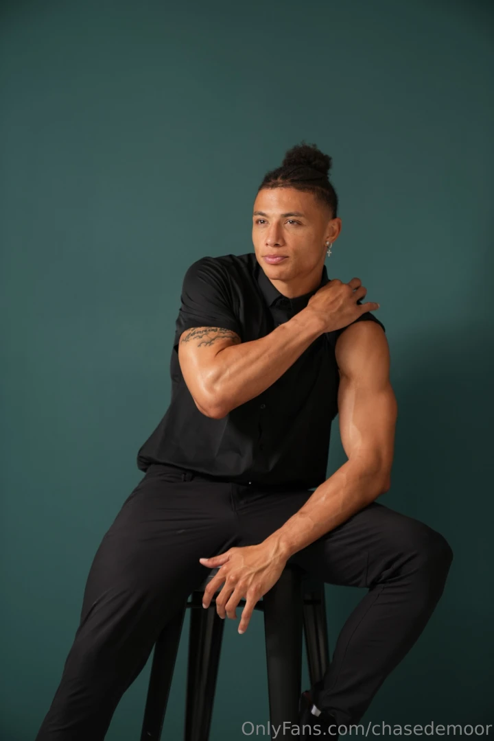 Gentleman with style and an absolute unit on your feed you re welcome 