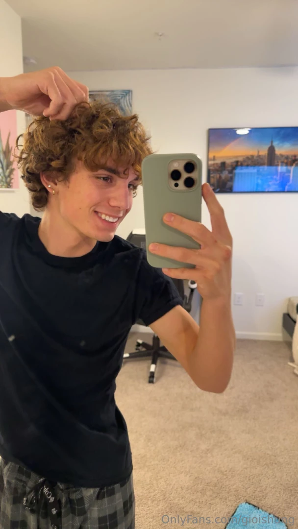 Heyyy i m slowly working on responding to all my messages i had 130 