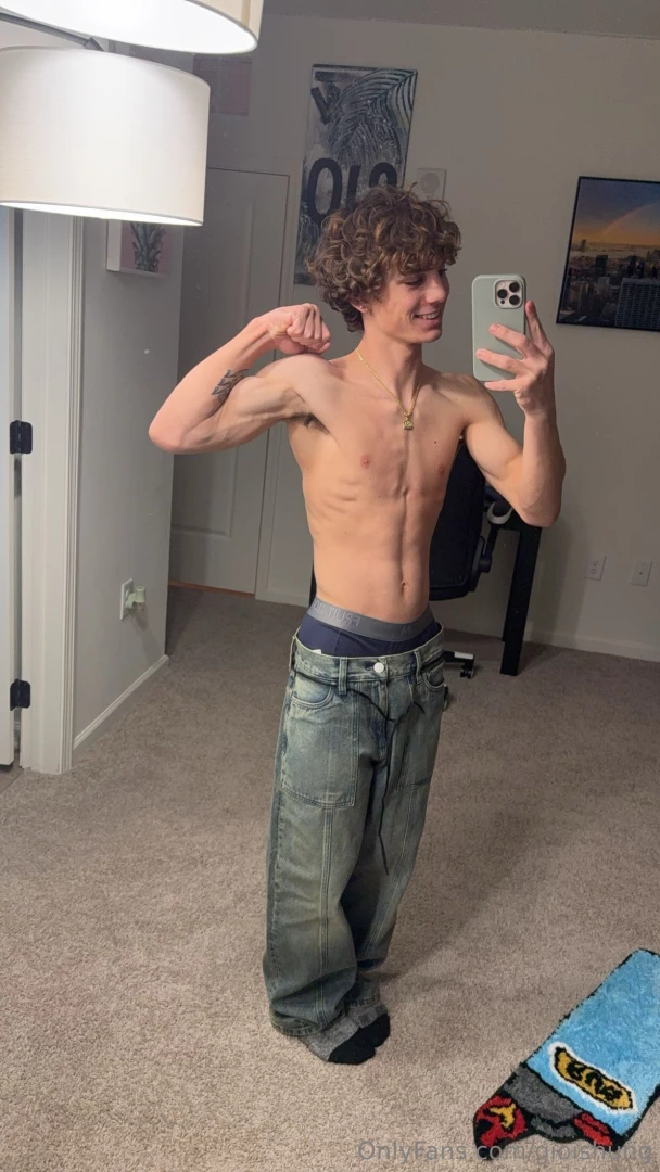 Just sent out some personal one of a kind vids for free to some of my 