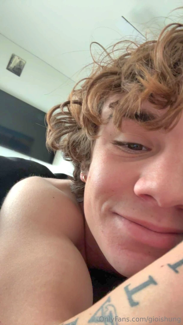 You wake up next to this what you doing comment below 