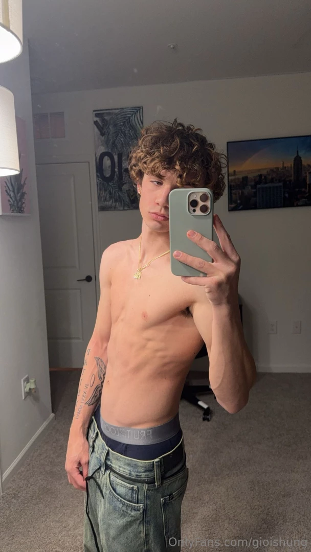 Goodnight babes i have 60 messages i have to catch up on tomorrow 