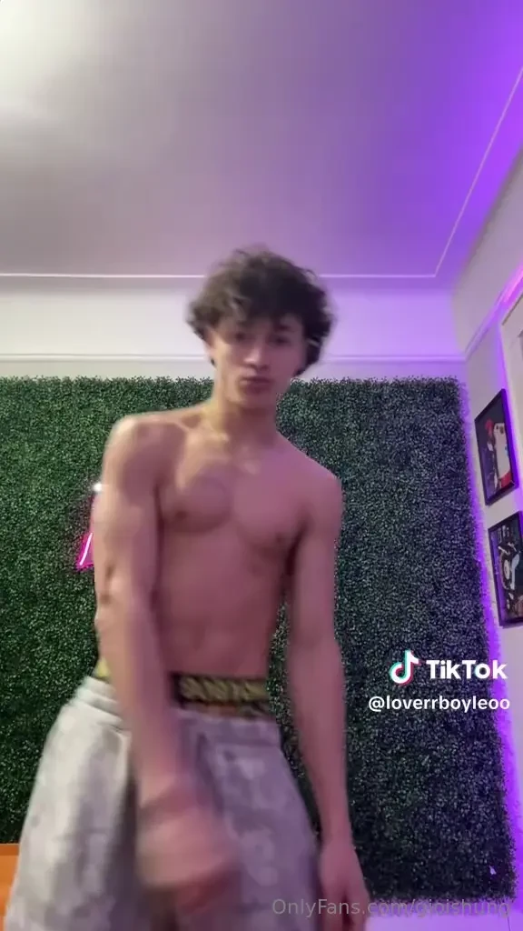 Damn you guys must have saw leo loverrboyleo in my la tiktoks cuz you 