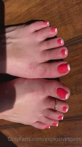 explosivetoess - The new pedicure peach with white tips 