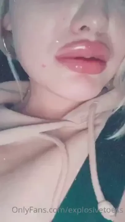 Y all ready for some content with my sexy full fresh lips 