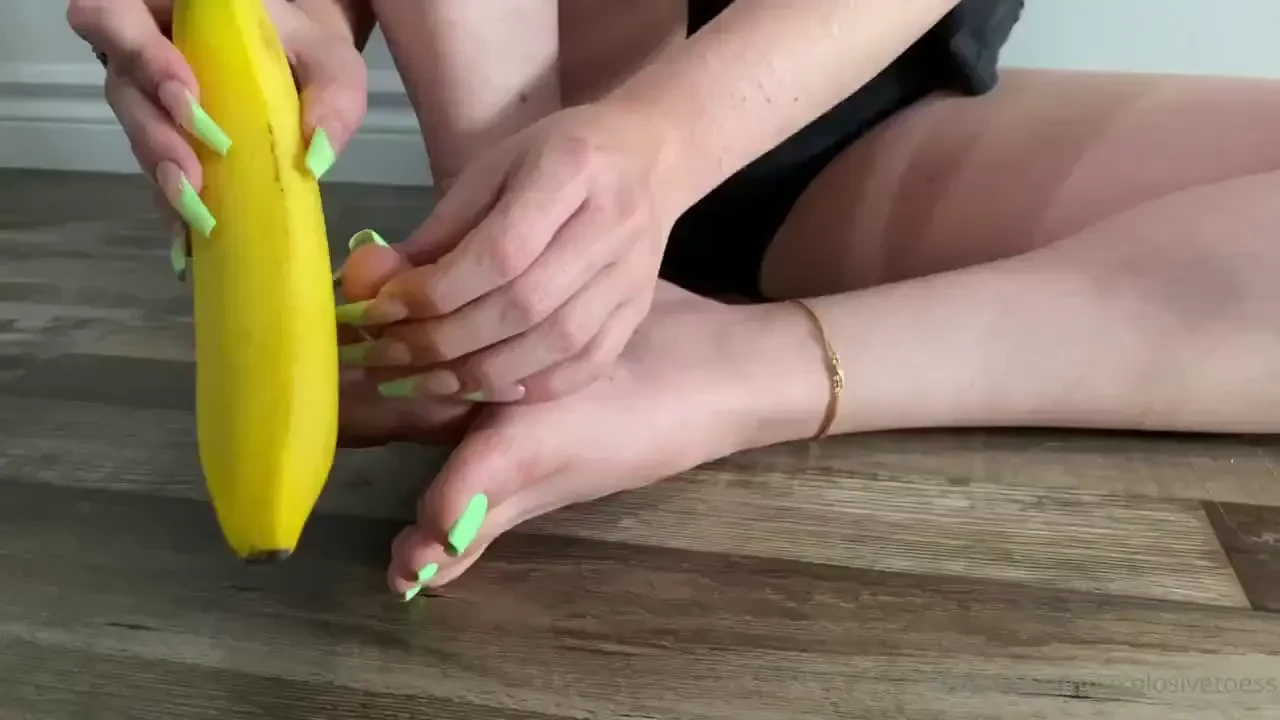 Foot fetish banana crushing fun 
