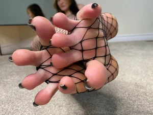 Nothing like some juicy ass and soles for you to stroke your hard dick part 35