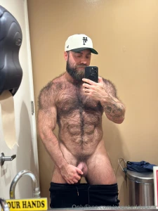 Sometimes you gotta get undressed and take a nude no matter where you