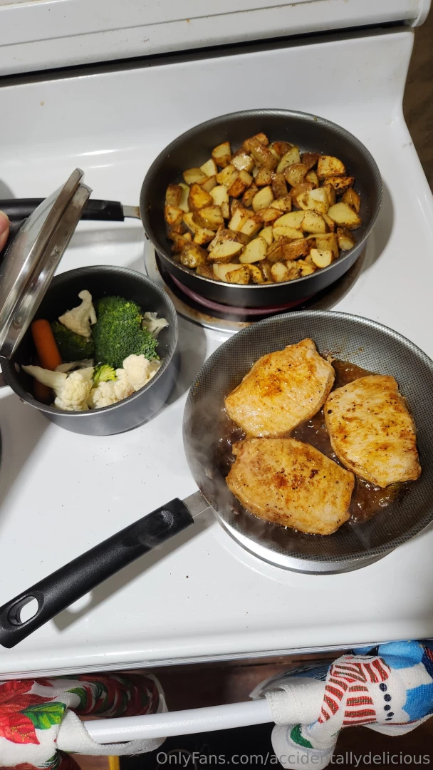First time making pork chops ever had to make spicy rosemary potatoes 