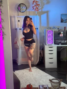 Je te montre un peu de moi ici mais sur ma page vip je me d voile